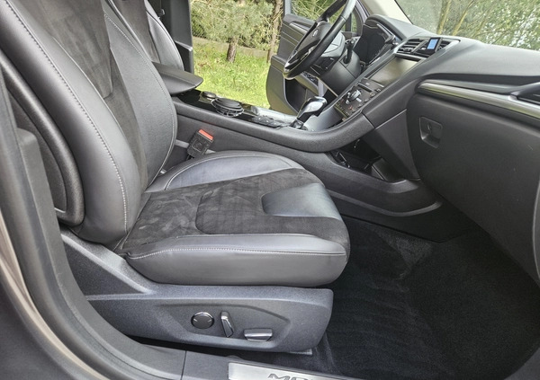 Ford Mondeo cena 56900 przebieg: 240000, rok produkcji 2015 z Sulejówek małe 781